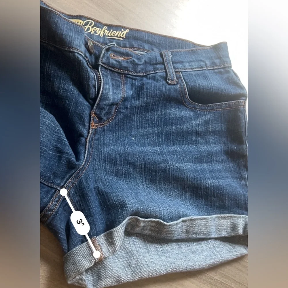 Old Navy 3” Boyfriend Denim Short Size 2 - Picture 5 of 6